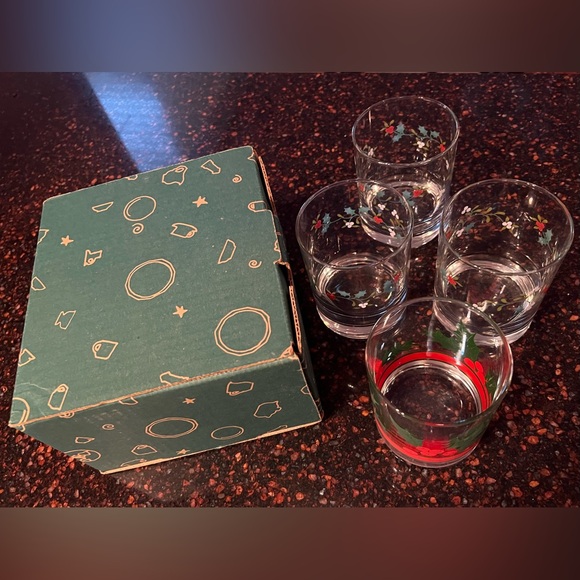 Pfaltzgraff Winterberry Festive Glass Set - Picture 6 of 8